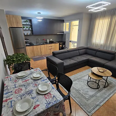 Leora Sunset Apartment-balcony, 250m From Beach, Golem, Mali I Robit アパート