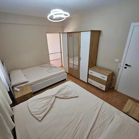 Leora Sunset Apartment-balcony, 250m From Beach, Golem, Mali I Robit アパート ゴーレム