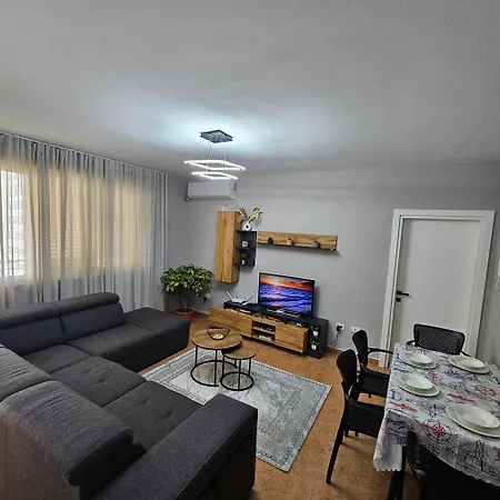 Leora Sunset Apartment-balcony, 250m From Beach, Golem, Mali I Robit アパート *